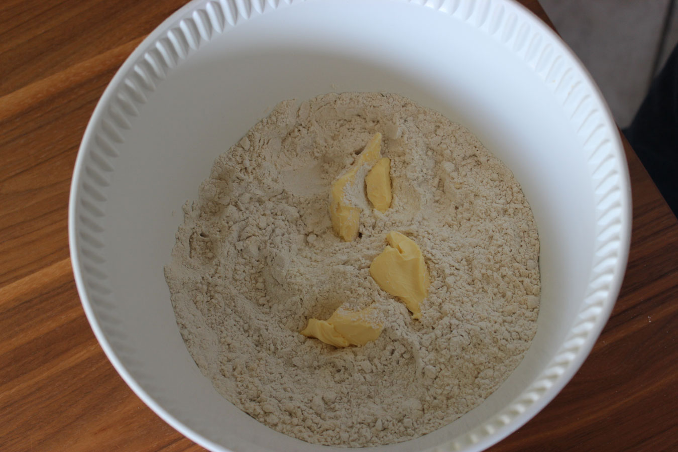 Zutaten Mischbrot in der Rührschüssel