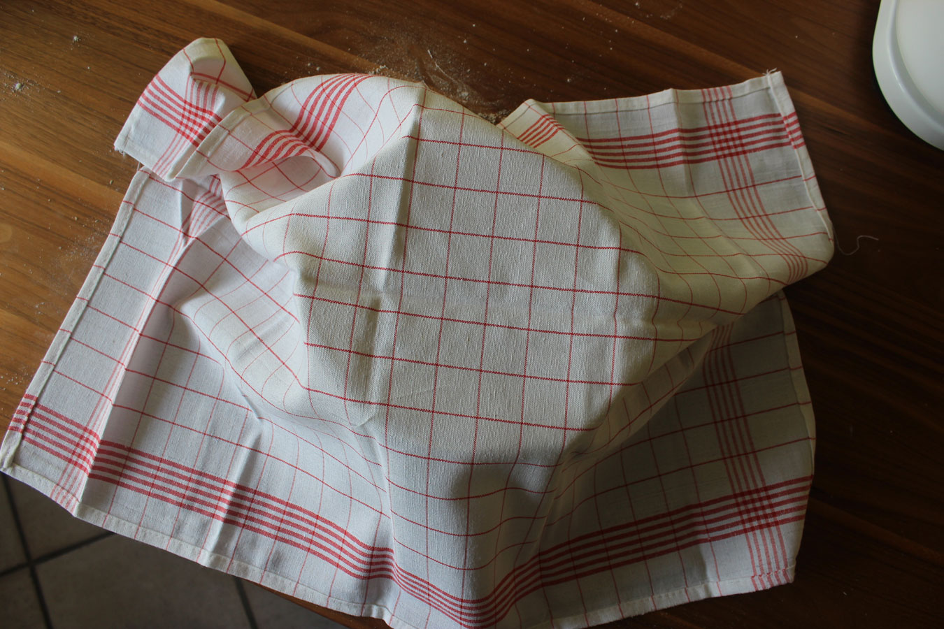 abgedeckter Mischbrotteig